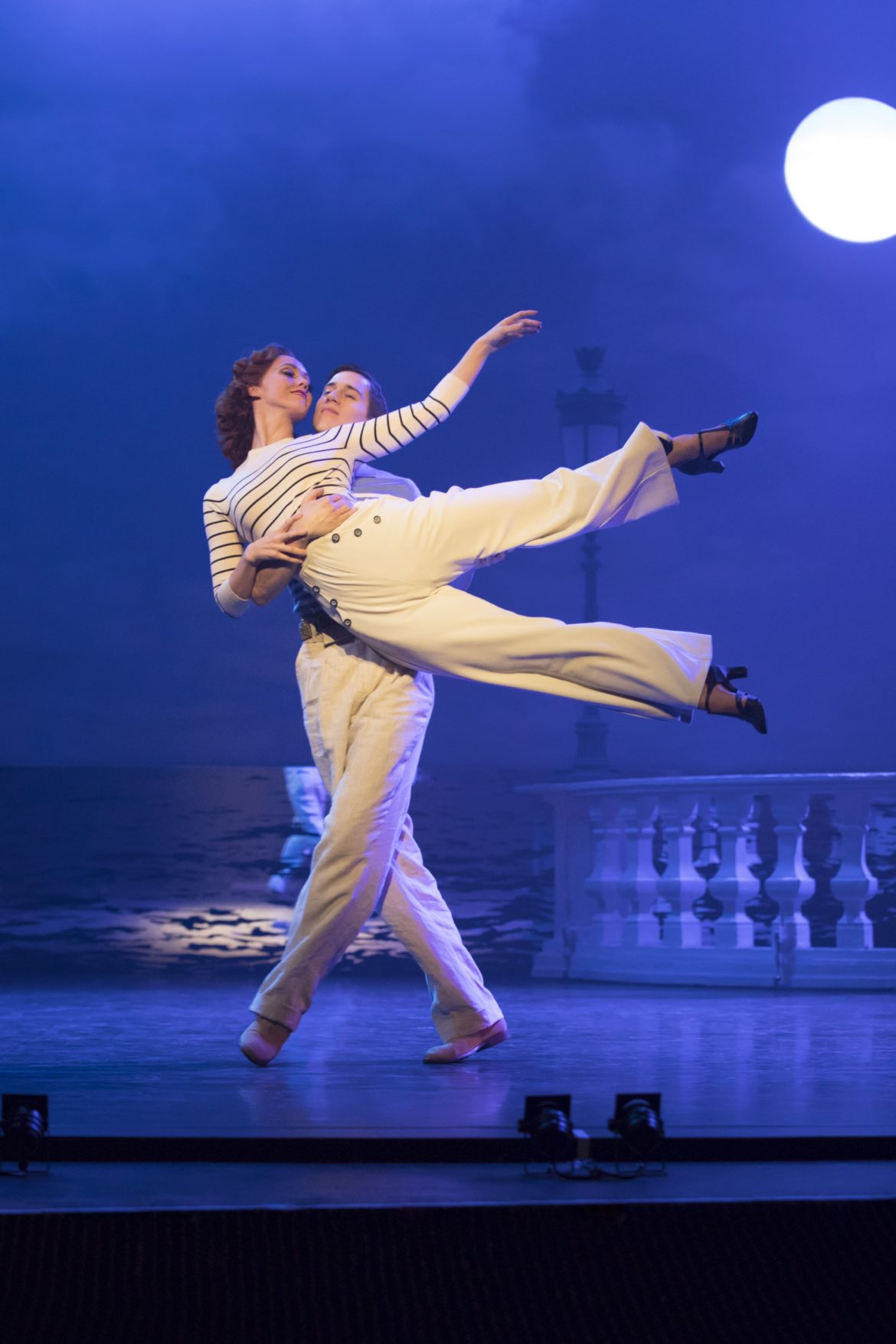 THE RED SHOES. Ashley Shaw 'Victoria Page' and Dominic North 'Julian Craster'. Photo by Johan Persson