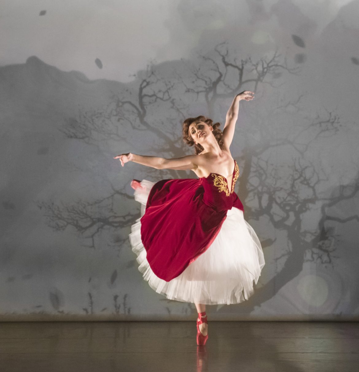 THE RED SHOES. Ashley Shaw 'Victoria Page'. Photo by Johan Persson